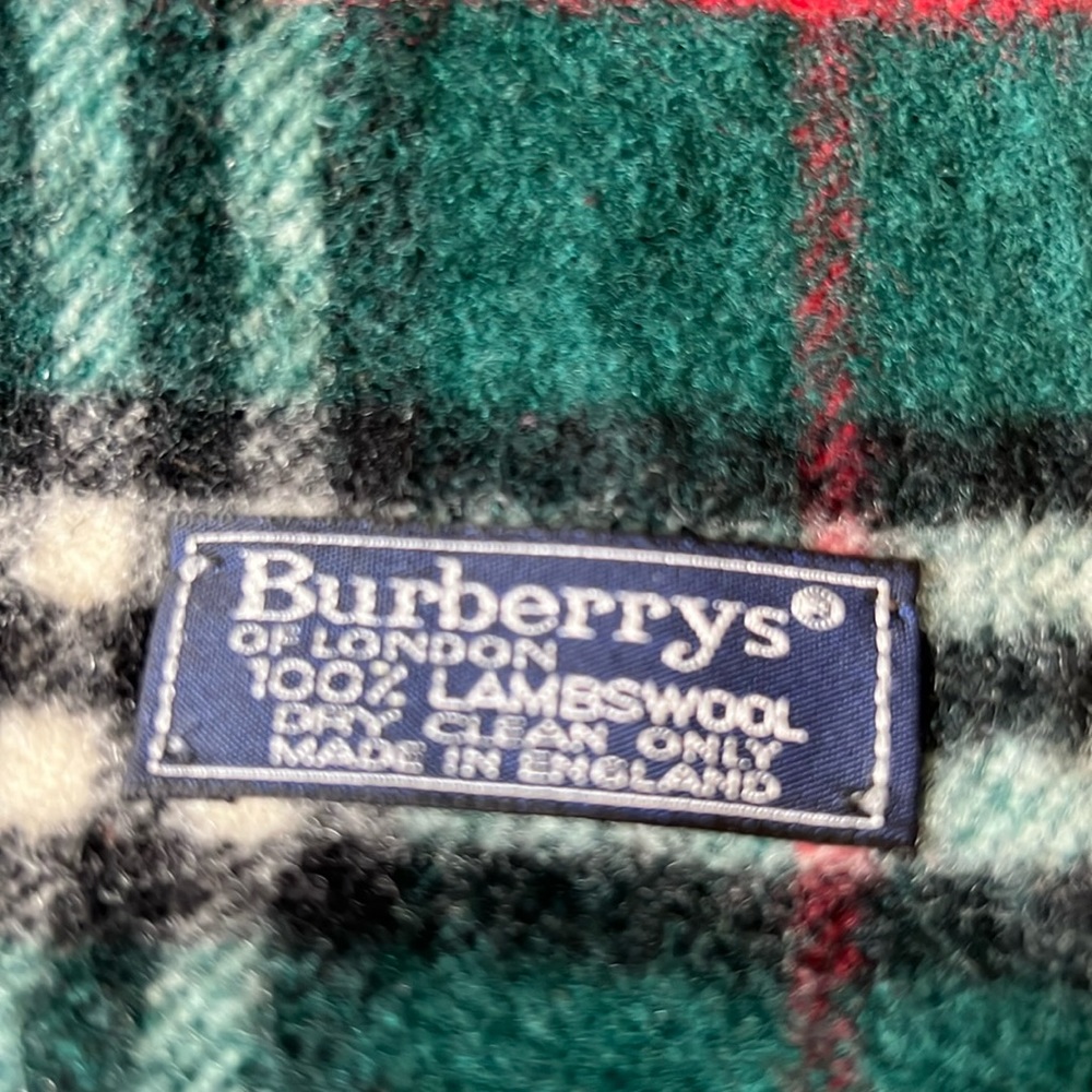 Burberry’s classic scarf, vintage A++ condition